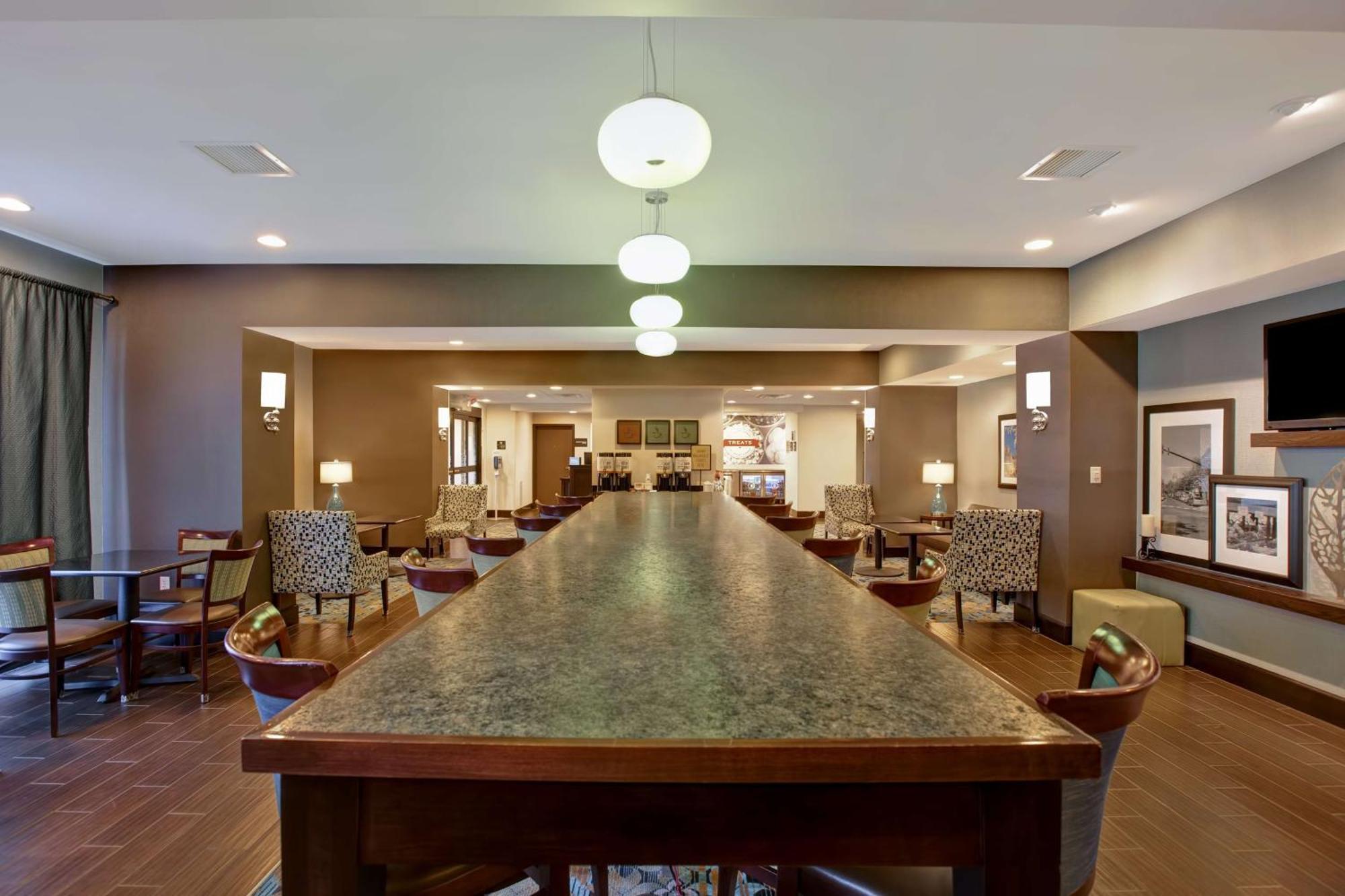 Hampton Inn Dekalb - Near The University Eksteriør bilde