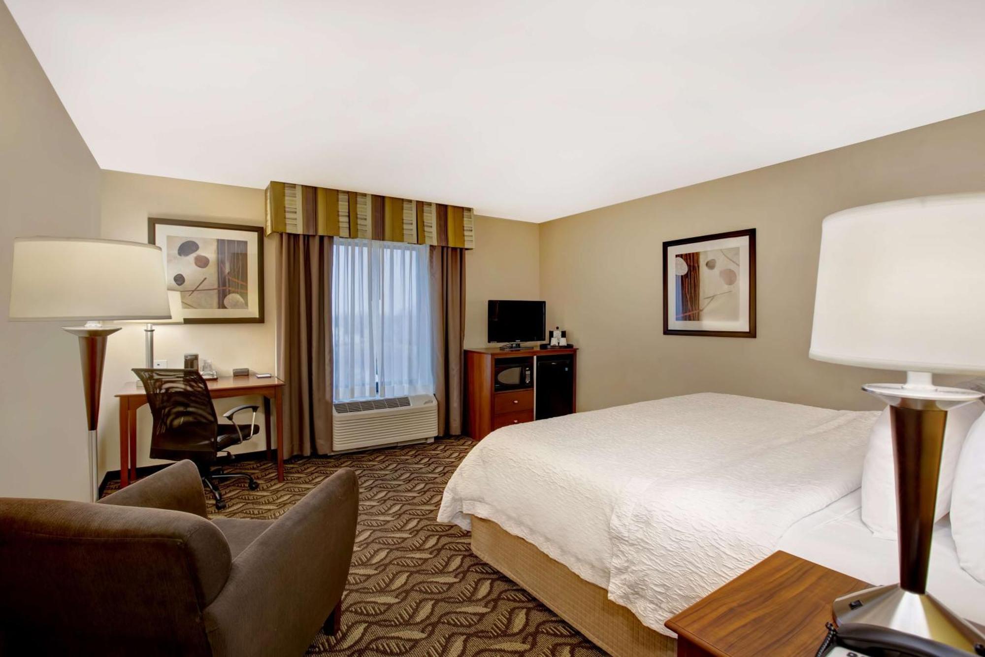 Hampton Inn Dekalb - Near The University Eksteriør bilde